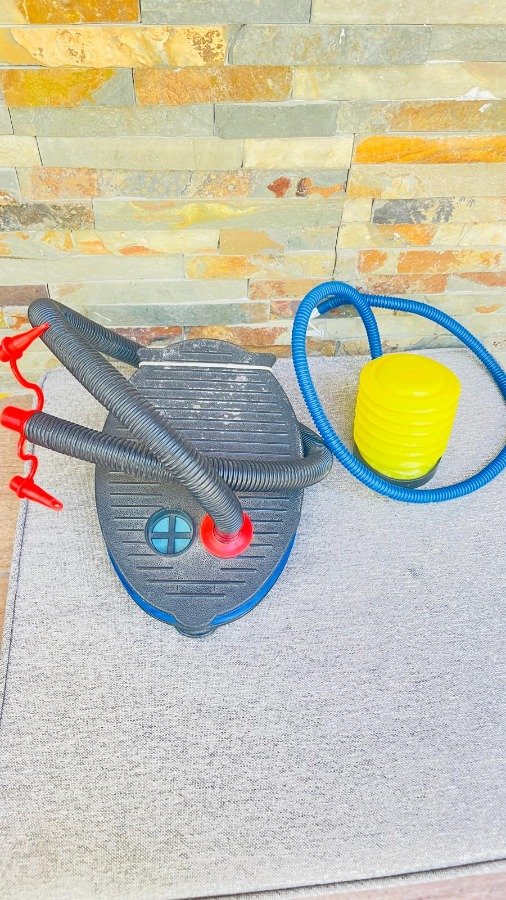 Dos infladores manuales para colchones y pelotas - imagen 4