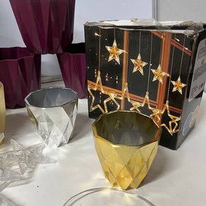 Lote de 9 Piezas: 2 Canastos Plásticos, 6 Macetas y Luces Estrellas - imagen 9