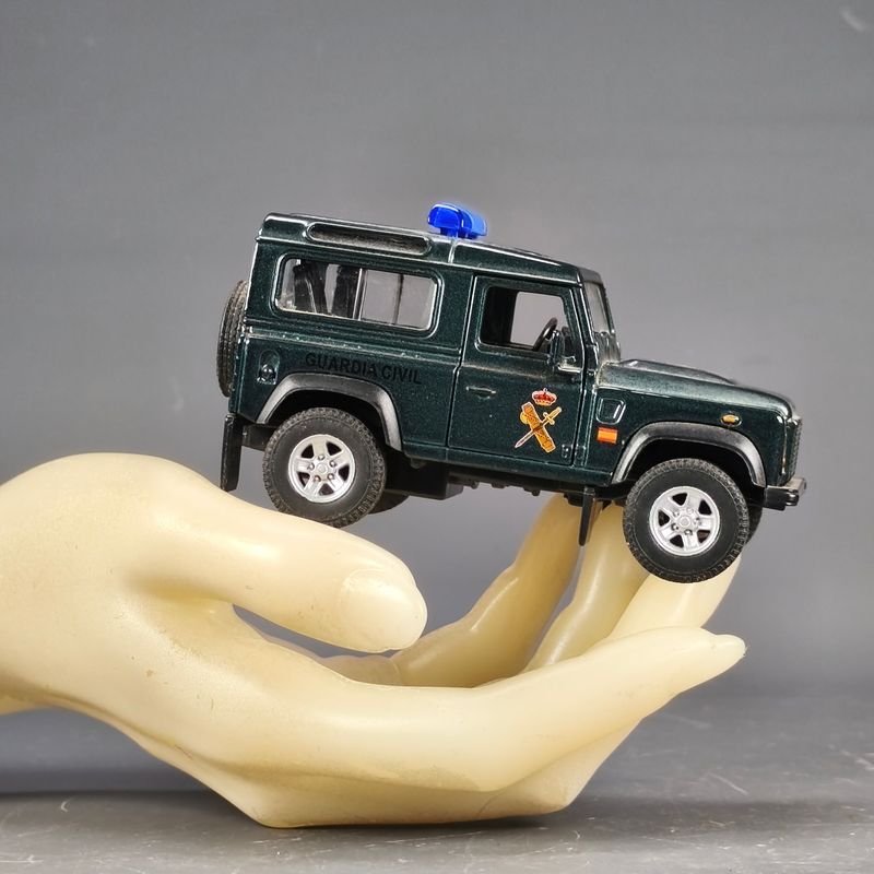 Modelo de camioneta Land Rover a escala 1/43 - imagen 7