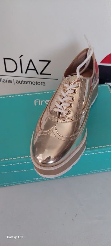 Calzado de plata en caja azul - imagen 4
