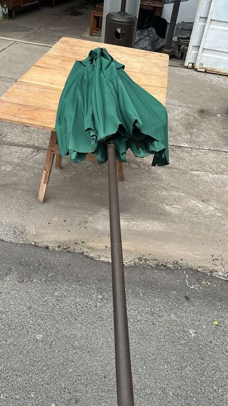 Sombrella Grande Verde para Exterior - imagen 3
