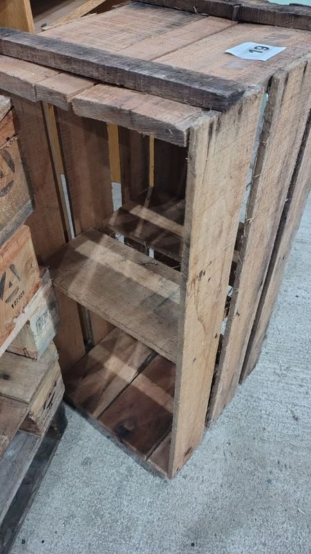 Caja de madera en buen estado - imagen 3