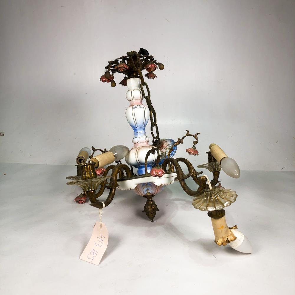 Araña de Bronce y Porcelana Rosada con Cinco Luces