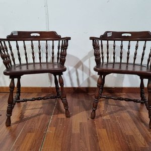Par de Sillones de Madera Estilo Windsor con Respaldo de Barrotes Torneados - imagen 2