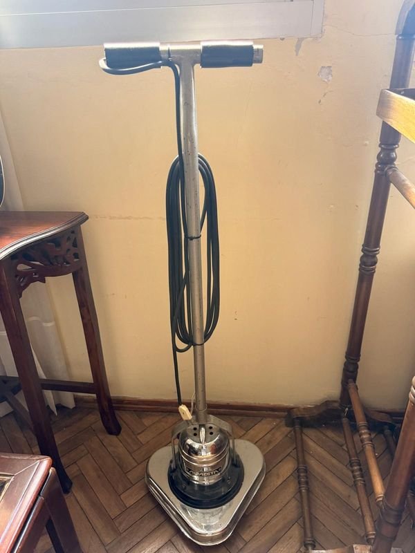 Máquina Lustradora de Pisos Antigua