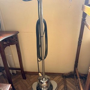 Lote anterior: Máquina Lustradora de Pisos Antigua