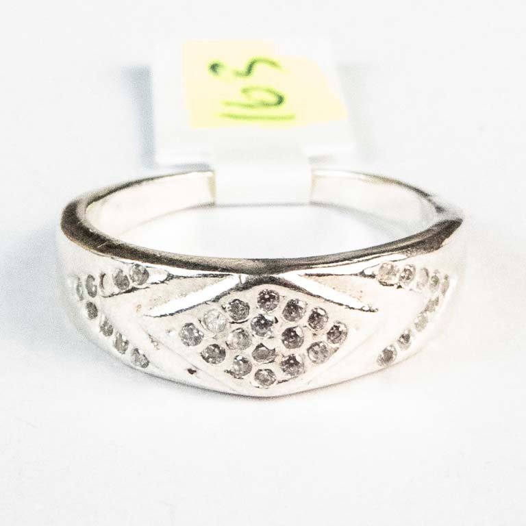Lote siguiente: Anillo de plata con cristales