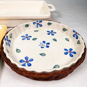 Centro de Porcelana con Canasto de Mimbre y Bandeja Dividida Amarilla - imagen 4
