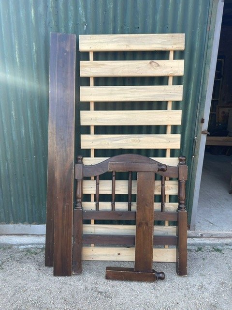 Lote anterior: Cama de madera con diseño enrejado