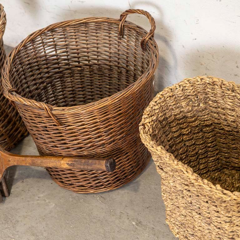 Tres canastos antiguos de madera con detalles de uso y prensa - imagen 3