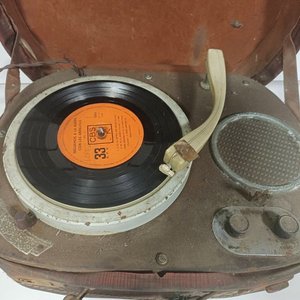 Tocadiscos Antiguo Portátil con Estuche de Cuero CBS - imagen 4