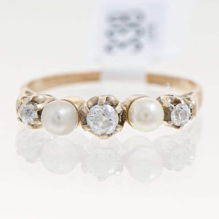 Lote anterior: Anillo de oro con perlas y brillantes