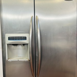 Heladera Frigidaire Profesional de dos puertas con dispensador - imagen 3