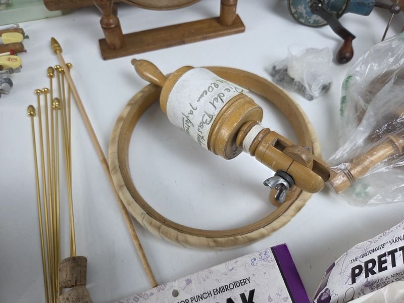 Gran lote de accesorios para costura y tejido - imagen 6