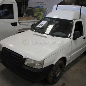 Lote siguiente: Furgón Blanco Fiat Fiorino con Puerta Trasera Dañada