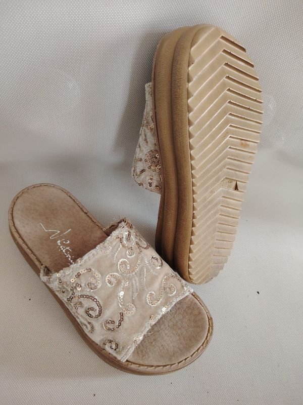 Item 881201 - Image 1