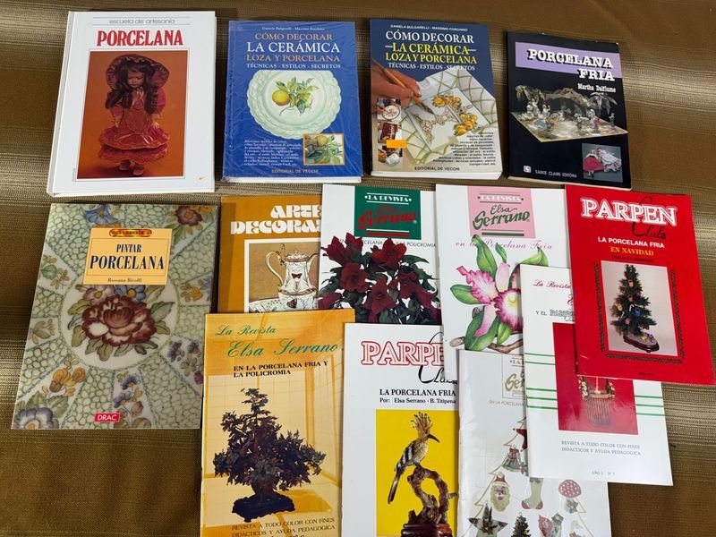 Lote siguiente: Colección de libros sobre arte decorativo en cerámica y porcelana