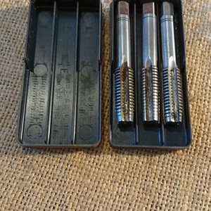 Juego de 3 Machos para Roscado, Origen Español - imagen 1