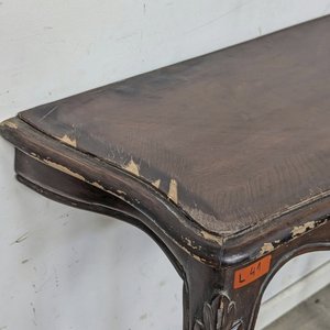 Consola Francesa Antigua de Madera con Vidrio y Detalles Tallados - imagen 5