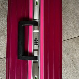 Valija Rígida Fucsia Marca Rrkadi con Cerradura de Combinación - imagen 6