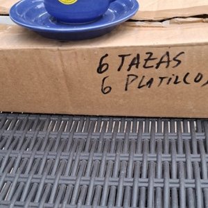 Lote siguiente: Dos Juegos de Tazas y Platillos de Cerámica Durax