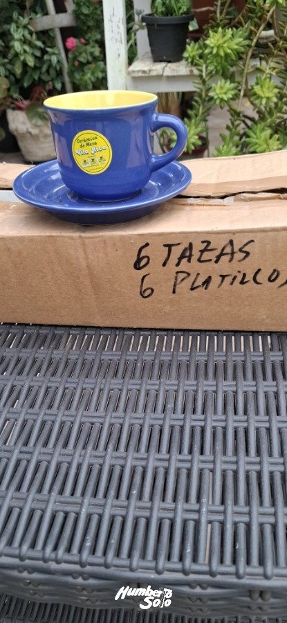 Dos Juegos de Tazas y Platillos de Cerámica Durax