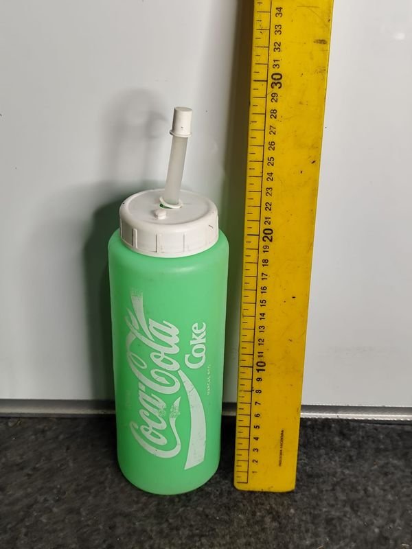 Caramañola Coca-Cola Verde con Pico y Tapa - imagen 1