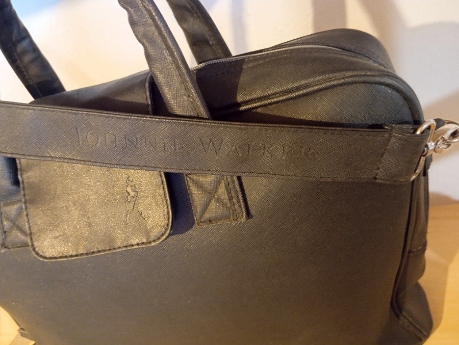 Bolso Johonnie Walker en impecable estado, sin uso. - imagen 5
