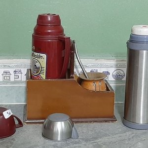 Set de Mate: Matera de Madera, 2 Termos y Accesorios - imagen 3