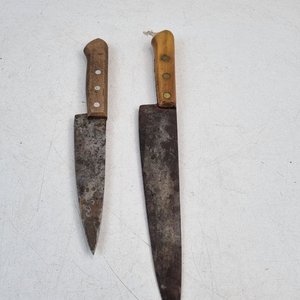 Lote anterior: Juego de 2 Cuchillos de Cocina con Mangos de Madera y Hojas de Acero Oxidado