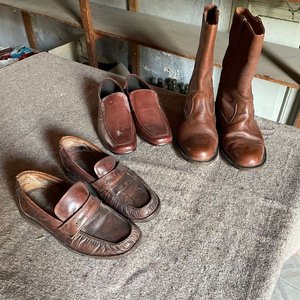 Lote anterior: Lote de Zapatos y Botas de Cuero Marrón