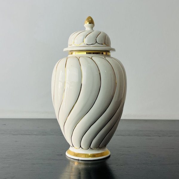 Vaso de porcelana con decoración en dorado y superficie marfil - imagen 2