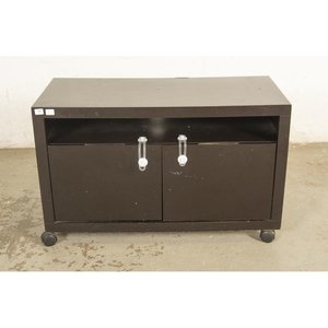 Lote siguiente: Rack para TV Rodante con Estante y Dos Puertas