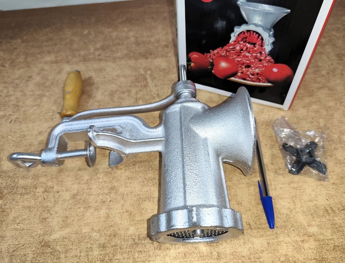 Picadora manual para carne en aluminio N°10 - imagen 3