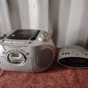 Lote siguiente: Radio Grabador con CD, Cassette y Radio Despertador Marca Punktal