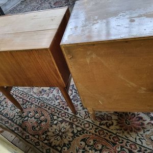 Par de Mesas de Noche Retro Enchapadas en Madera con Cajones y Puerta - imagen 6