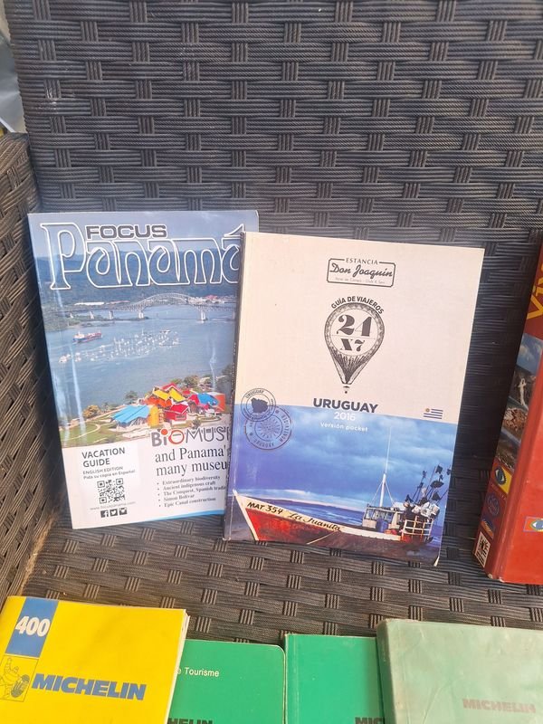 Guías de viajes en papel, incluyendo Michelin y Europa - imagen 4