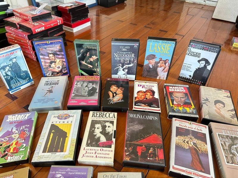 Colección de VHS, libros y revistas en buen estado - imagen 9