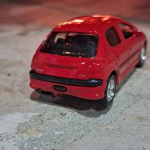 Réplica Metálica Peugeot 206 Roja con Caja Original - imagen 3