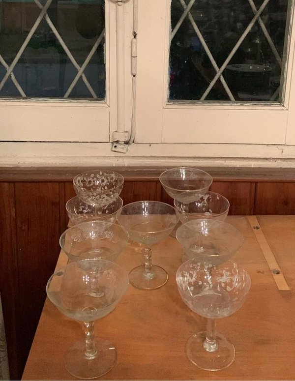1 juego de 9 copas en cristal esmerilado estilo coupe con 2 diseños diferentes en su tallo