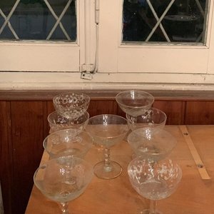 Lote anterior: 1 juego de 9 copas en cristal esmerilado estilo coupe con 2 diseños diferentes en su tallo