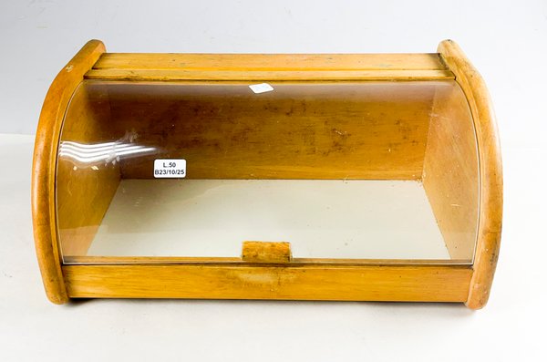 Lote anterior: Mueble en madera y acrílico de diseño artesanal