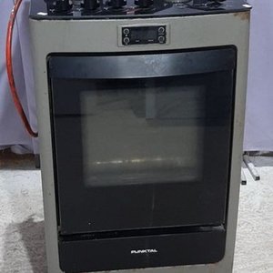 Lote siguiente: Cocina a Gas Punktal Negra 4 Hornallas con Horno