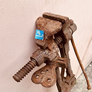 Morsa de Herrero Antigua de Pie - 1.05 M Largo - imagen 3