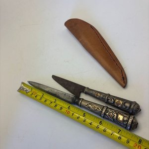 Dos Cuchillos con Mangos y Vaina de Plata y Oro - imagen 4