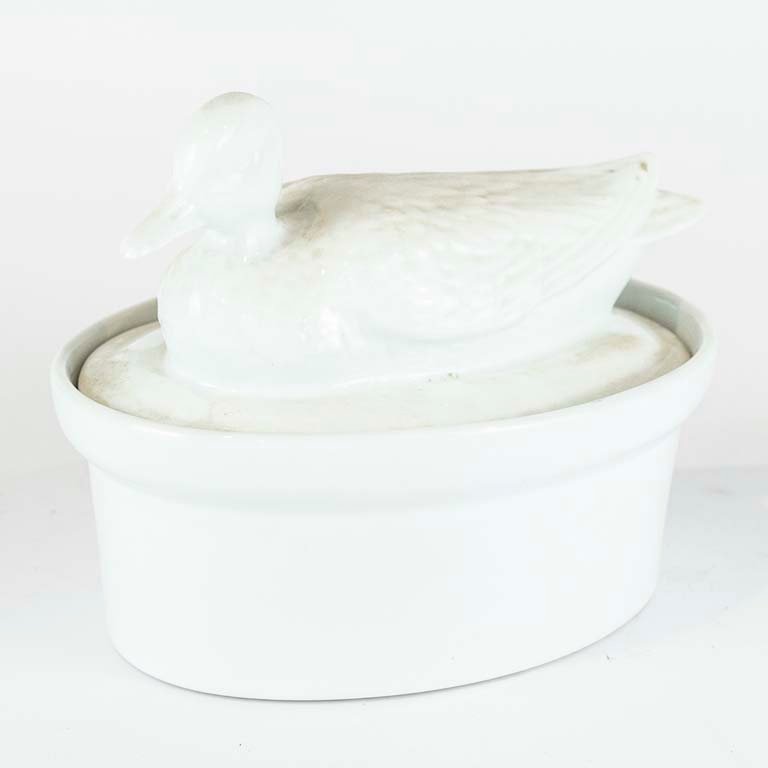 Porcelana con tapa de figura pato - Medidas: 23cm
