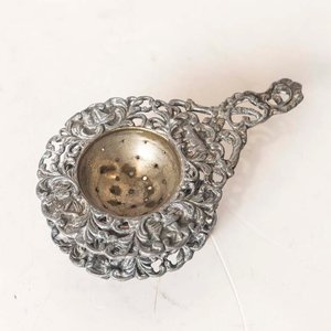 Colador de Platina con Soporte Decorado - imagen 2