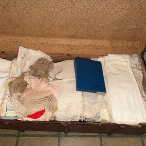 Lote siguiente: Lote de Manteles y Sábanas Antiguas con Bordados y Encajes