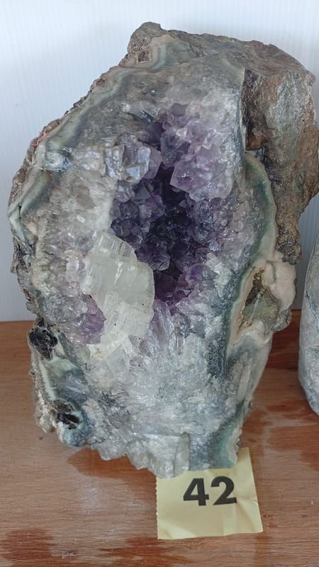 Dos piezas de amatista y calcita para coleccionistas - imagen 3