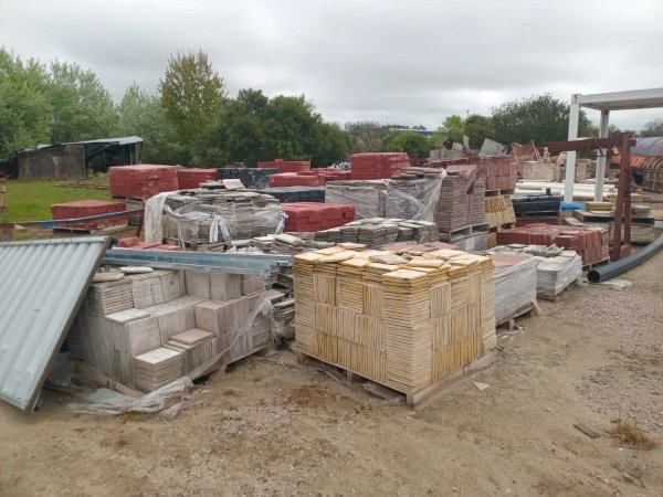 Lotes de Baldosas y Materiales de Construcción